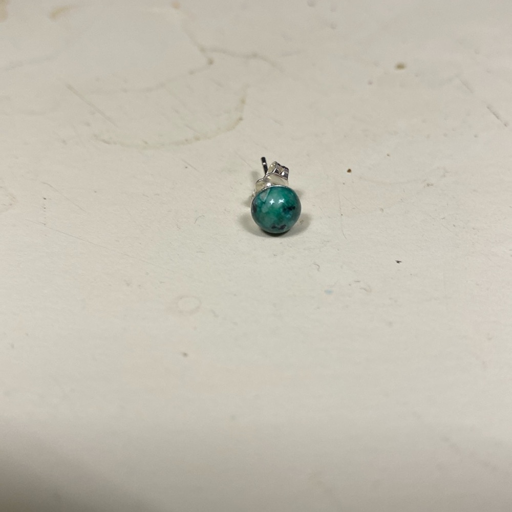 One stud earring